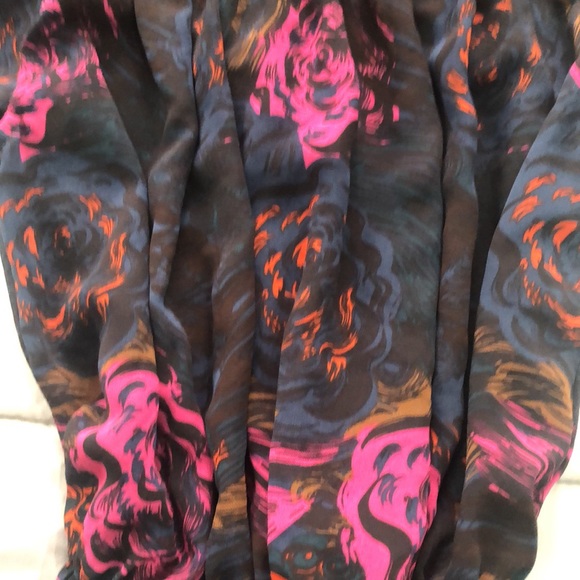 Beautiful H&M dress knee length. - Picture 2 of 4